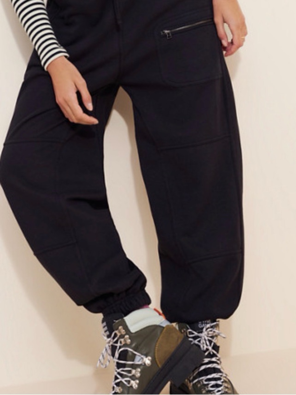Relaxed Drawstring
Overalls
Dailey Practice
Color Black - Picture 6 of 7
